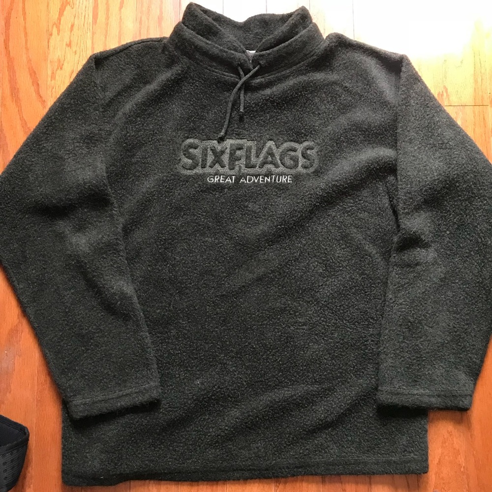 Six Flags Adventure Green Fleece Pullover Sz Large